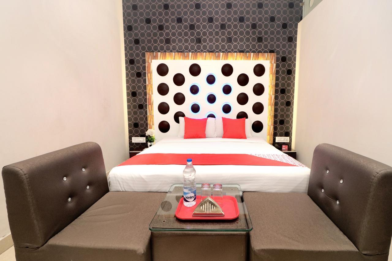 Oyo 14829 Hotel J Cruise لوديانا المظهر الخارجي الصورة